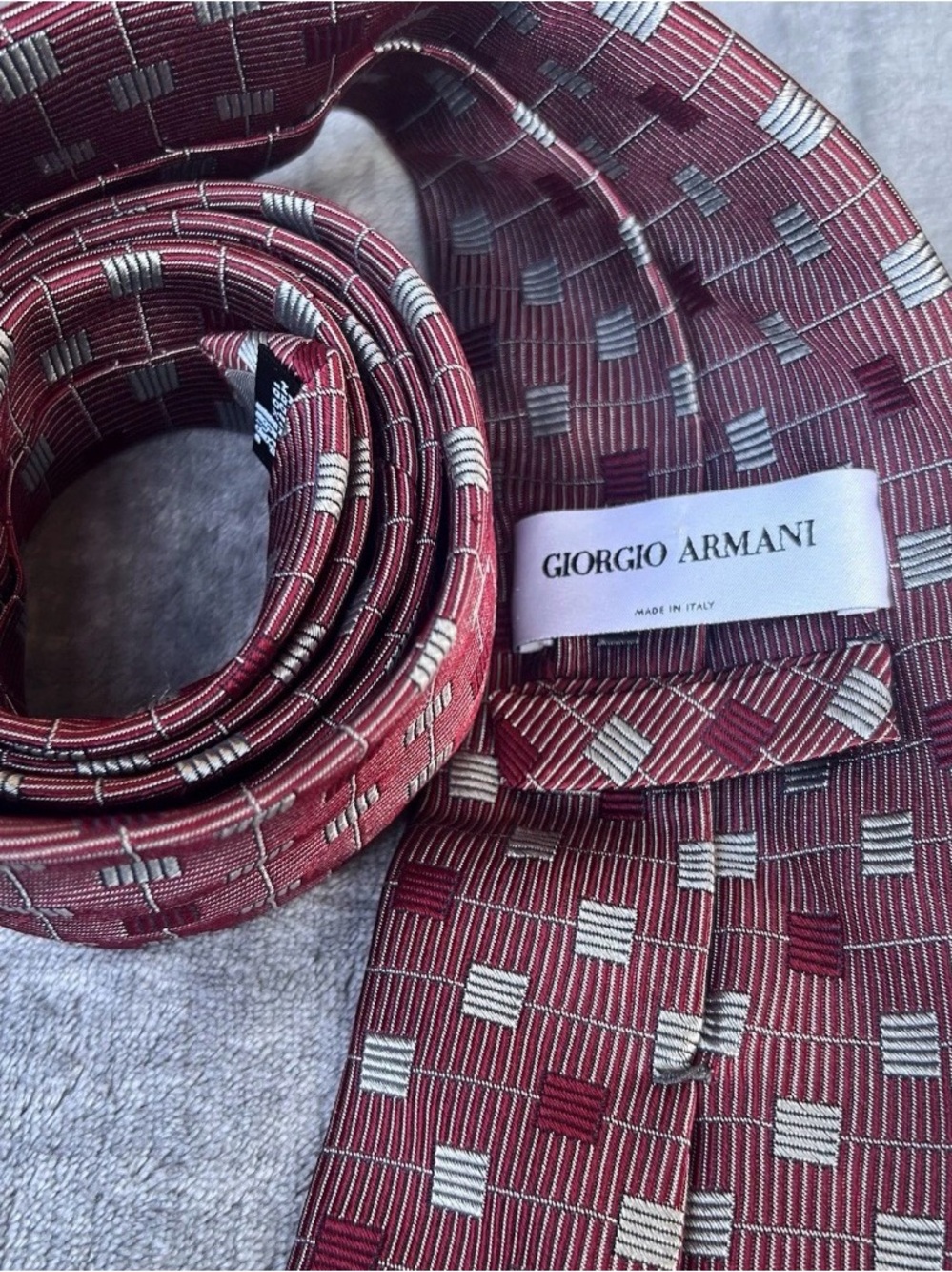 Giorgio Armani 100% Silk Tie Made In Italy Celeste Pattern Textured Burgundy GA